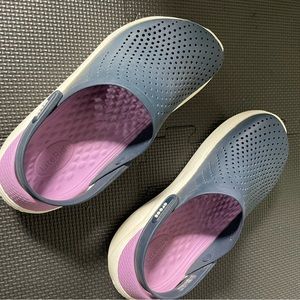 Crocs literide. Super comfortable. Only worn 1-2 times